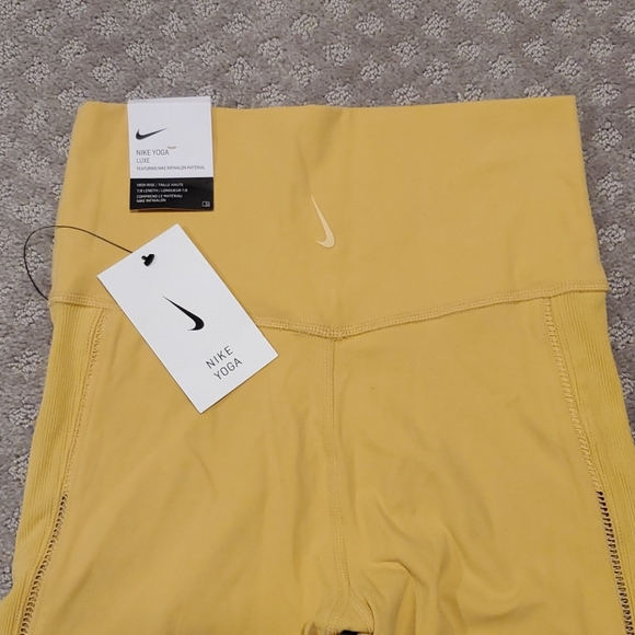 NWT Nike mustard yellow workout leggings - Picture 4 of 13